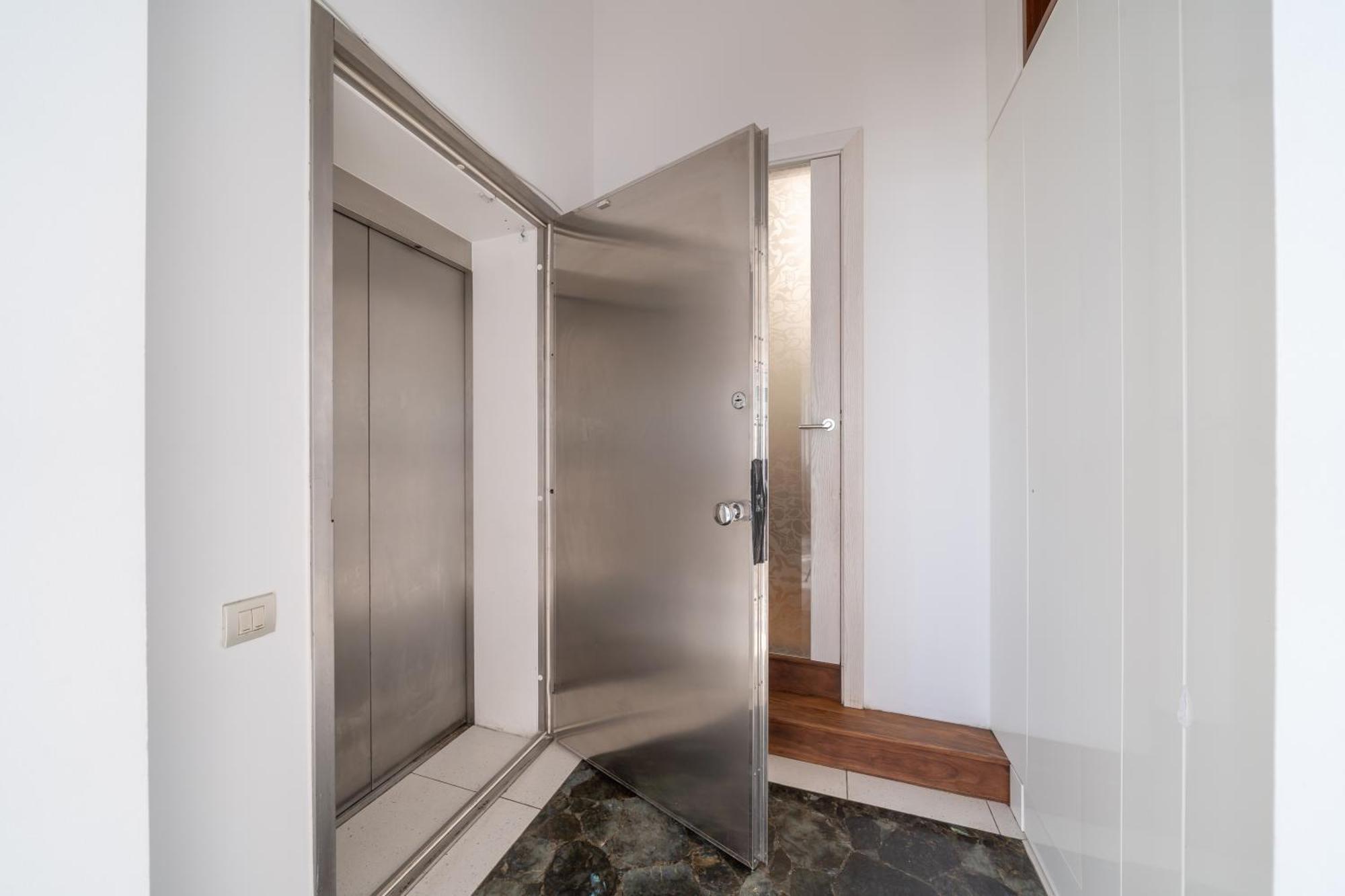 Căn hộ Skypenthouse & With Free Parking Riga